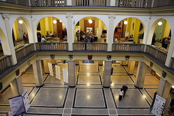 Na zdjęciu widać główny hol budynku A-0